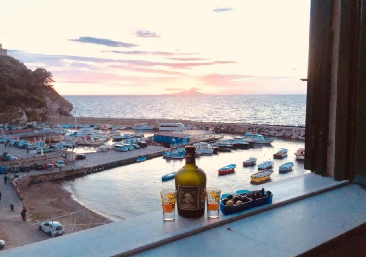 Apartamento Relais Del Mare Con Terrazza Fronte Mare Free Parking Massa Lubrense Exterior foto