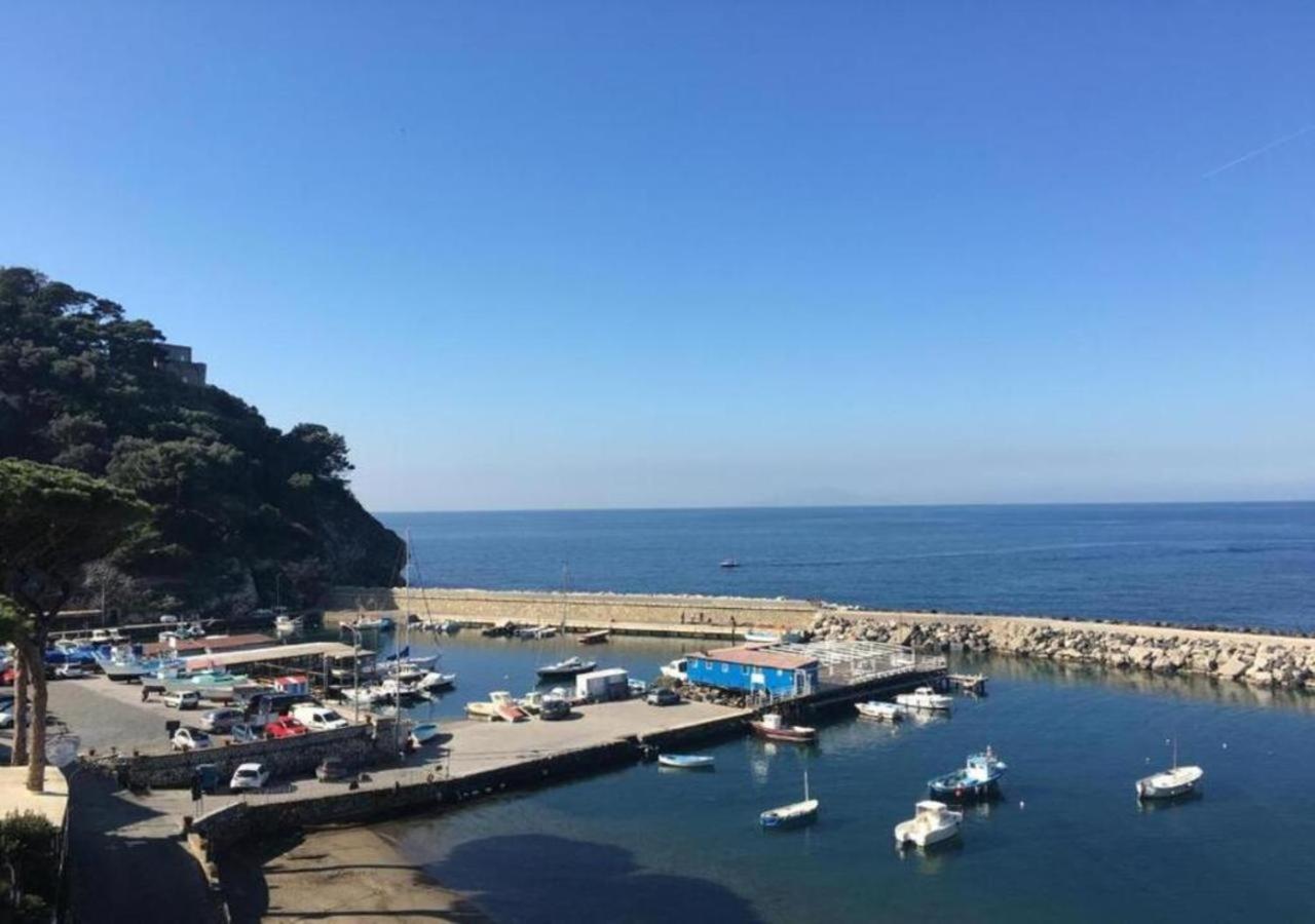 Apartamento Relais Del Mare Con Terrazza Fronte Mare Free Parking Massa Lubrense Exterior foto