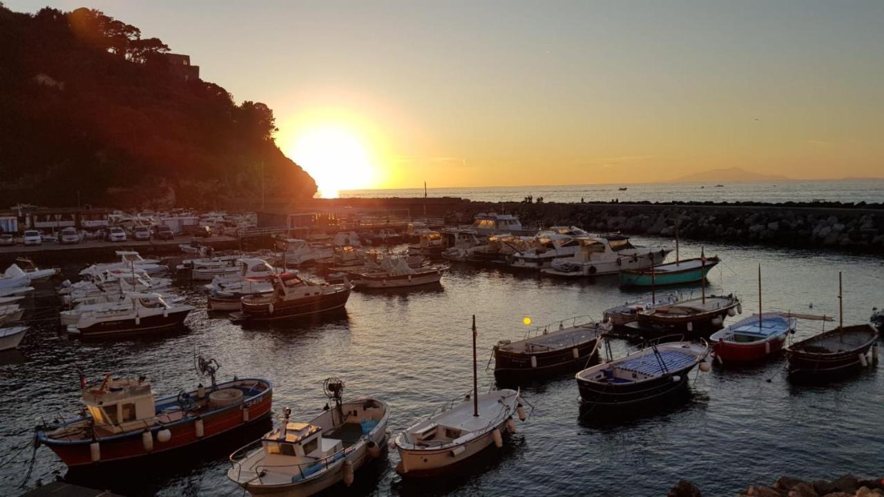 Apartamento Relais Del Mare Con Terrazza Fronte Mare Free Parking Massa Lubrense Exterior foto