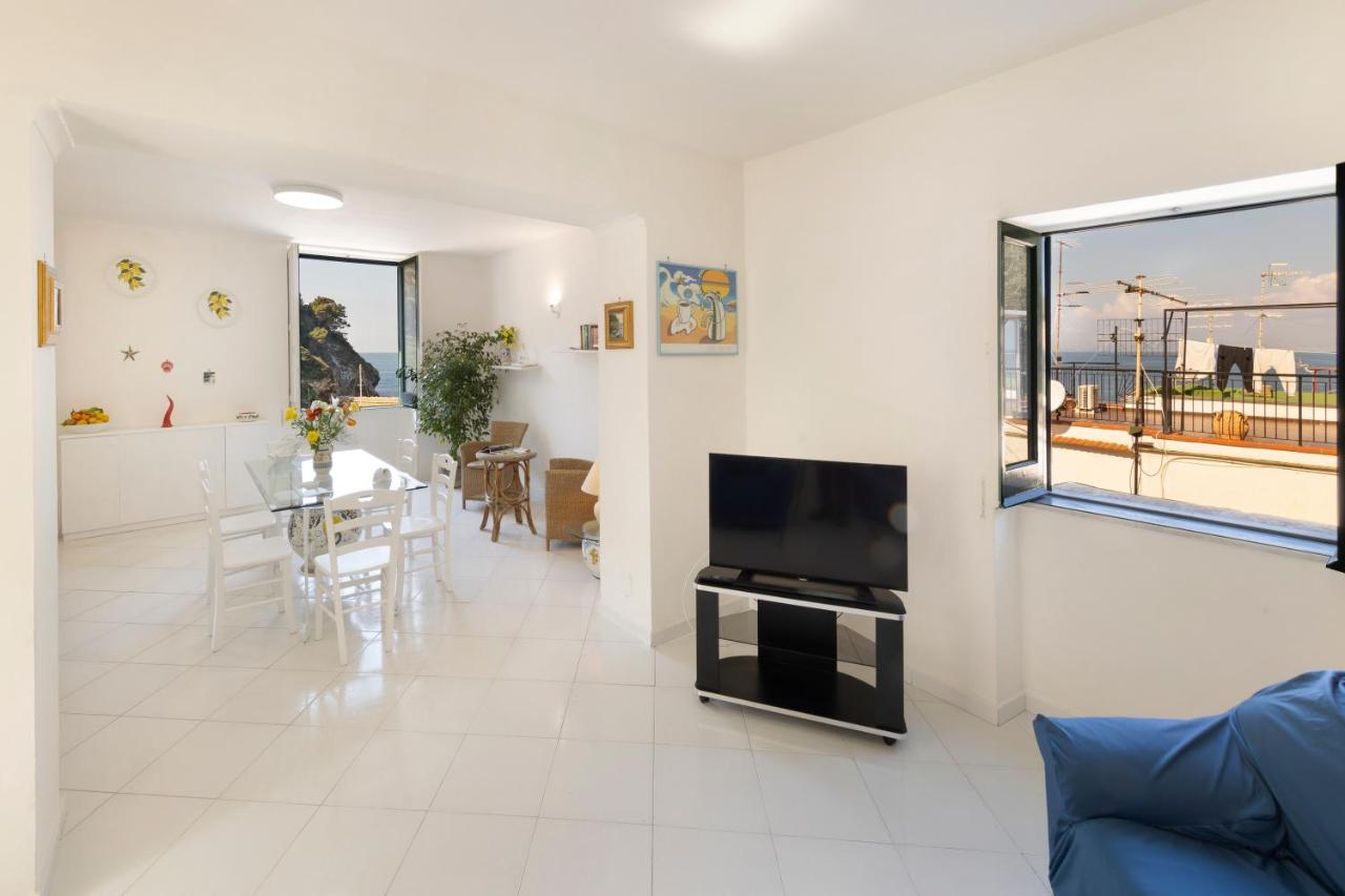 Apartamento Relais Del Mare Con Terrazza Fronte Mare Free Parking Massa Lubrense Exterior foto