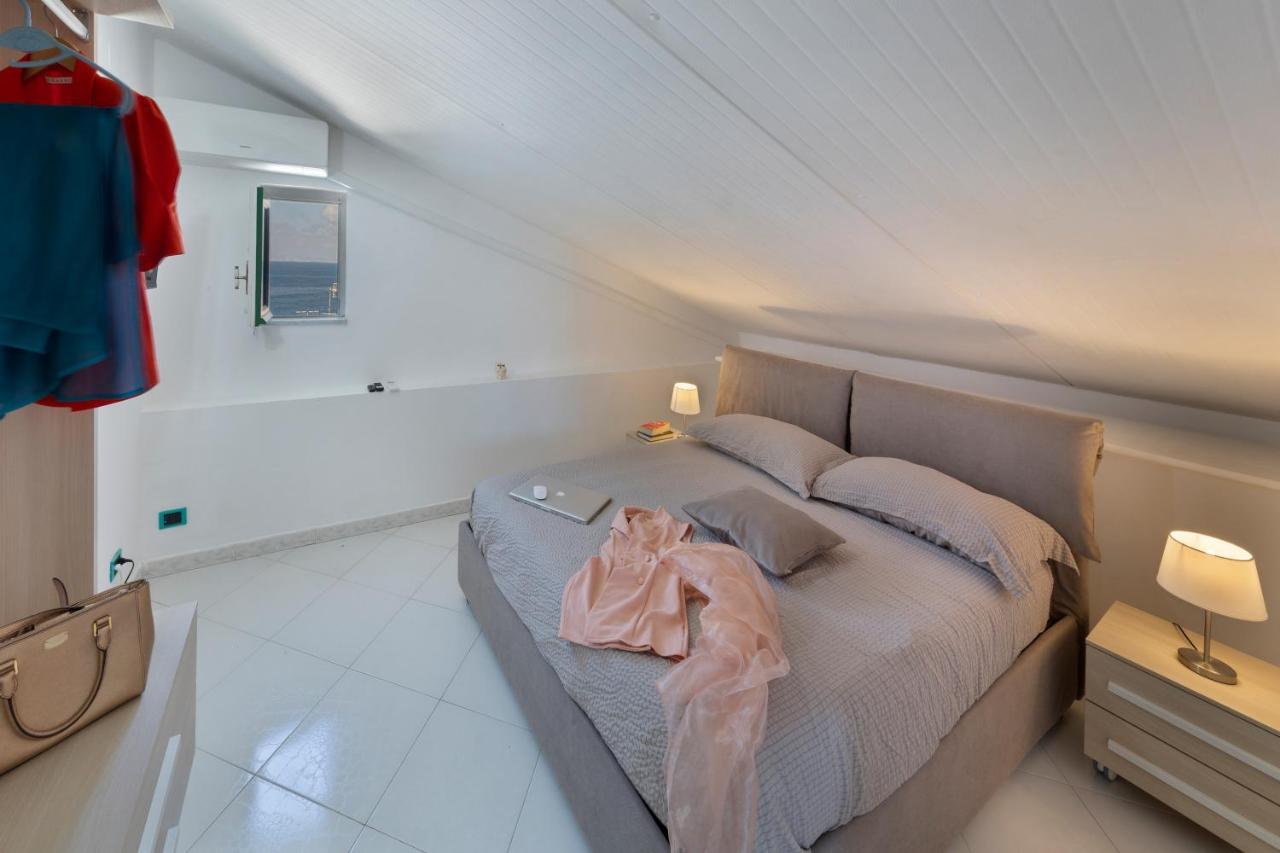 Apartamento Relais Del Mare Con Terrazza Fronte Mare Free Parking Massa Lubrense Exterior foto