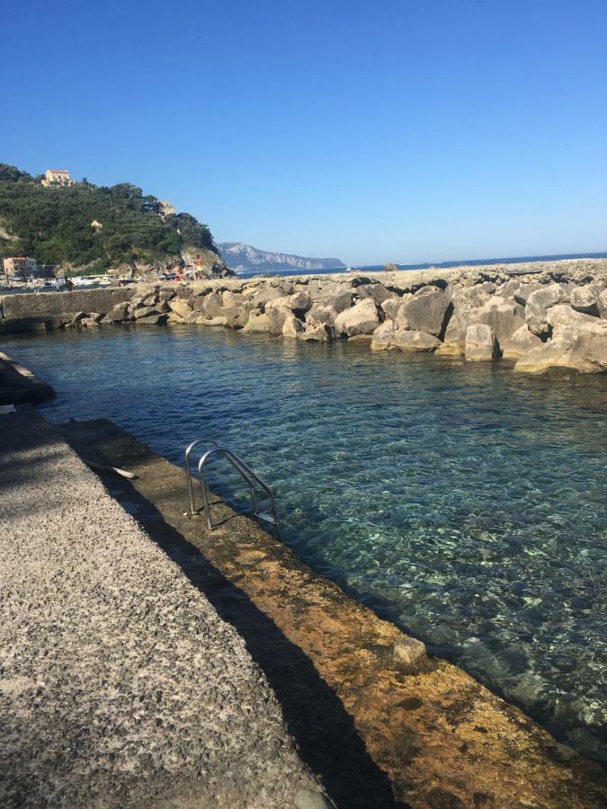 Apartamento Relais Del Mare Con Terrazza Fronte Mare Free Parking Massa Lubrense Exterior foto