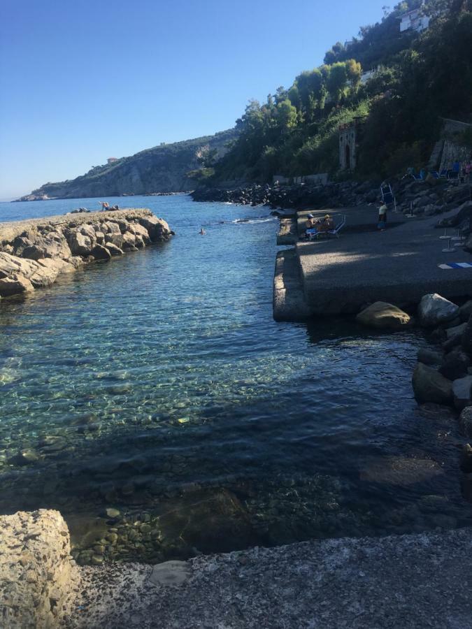 Apartamento Relais Del Mare Con Terrazza Fronte Mare Free Parking Massa Lubrense Exterior foto